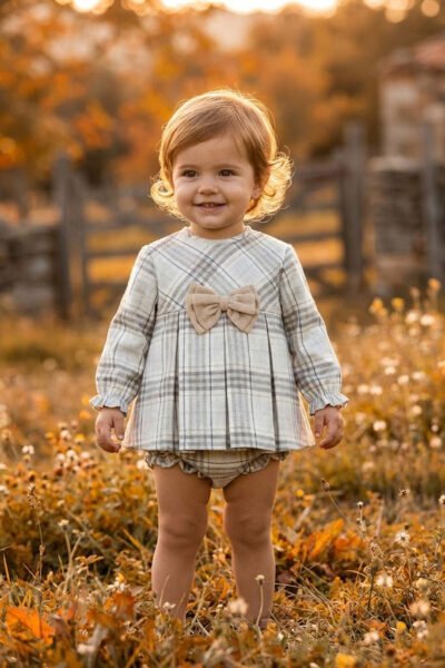 Vestido gris con lazo